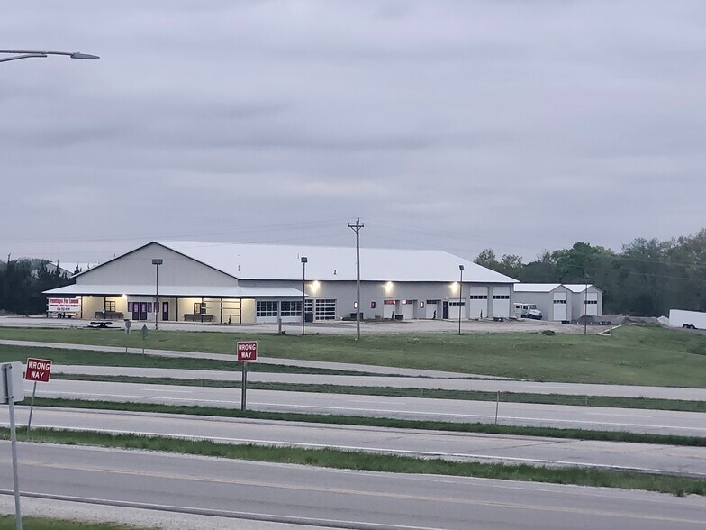 7411 Outer Rd, Odessa, MO à louer - Photo du bâtiment - Image 1 de 44