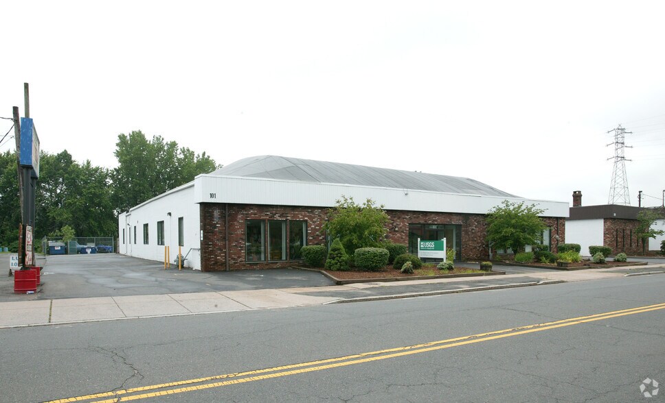 101 Pitkin St, East Hartford, CT à vendre - Photo du bâtiment - Image 3 de 5