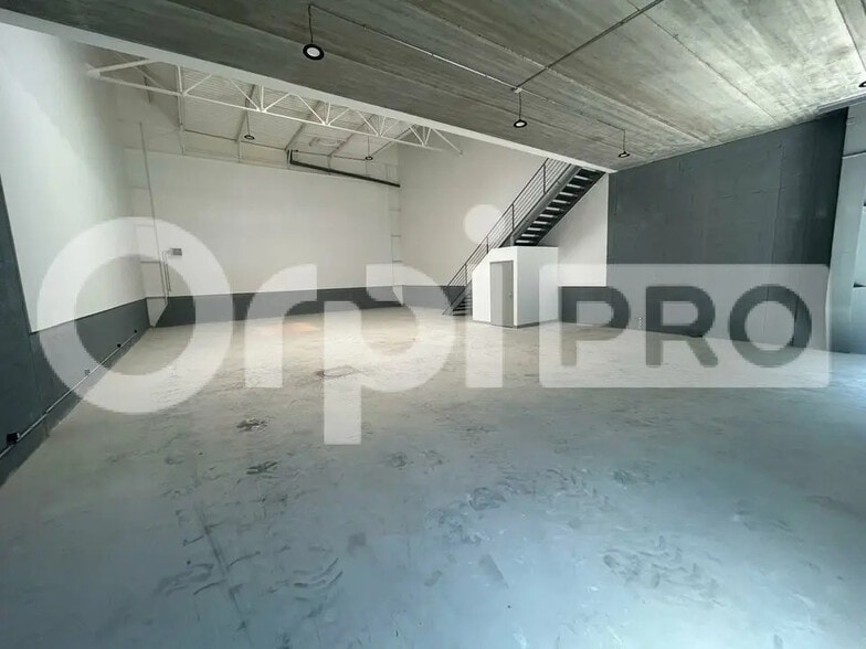 Bureau dans Vaux-le-Pénil à louer - Photo intérieure - Image 2 de 5