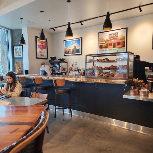 5135 W Adams Blvd, Los Angeles, CA for lease - Interior Photo - Image 3 of 10