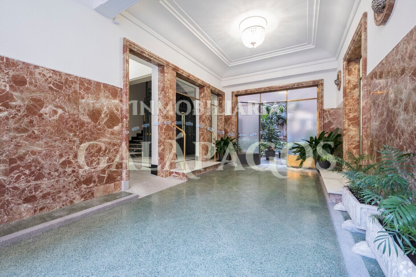 Madrid, MAD 28010 -  -  - Photo intérieure - Image 1 of 3