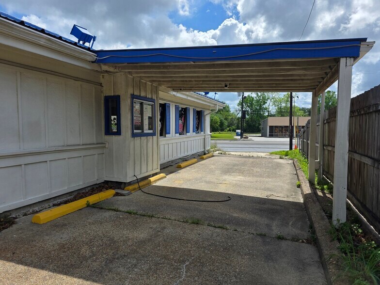 720 Highway 96 S, Silsbee, TX à louer - Photo du bâtiment - Image 2 de 6