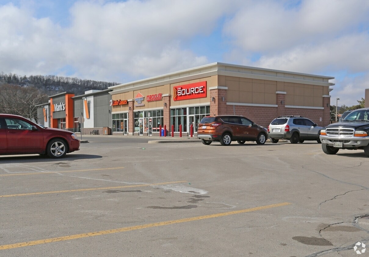 44 Livingston Ave, Grimsby, ON for sale Primary Photo- Image 1 of 1