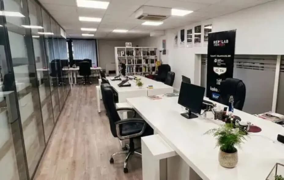 Office in Saint-Cloud for sale - Building Photo - Image 2 of 7