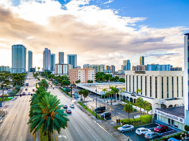 2100 E Hallandale Beach Blvd, Hallandale Beach, FL à louer - Aérien - Image 3 de 12
