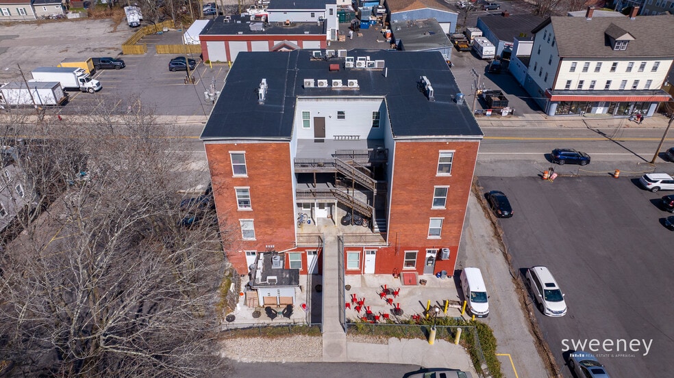 122 N Main St, Woonsocket, RI à vendre - Photo du bâtiment - Image 3 de 15