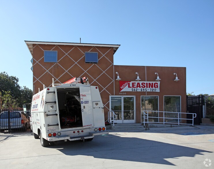 4620-4620 1/2 E 3rd St, Los Angeles, CA à vendre - Photo du bâtiment - Image 2 de 40