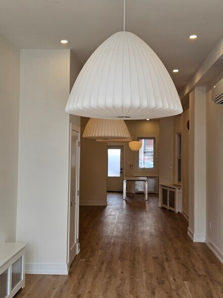 3293 Dundas St W, Toronto, ON à louer - Photo du bâtiment - Image 2 de 10