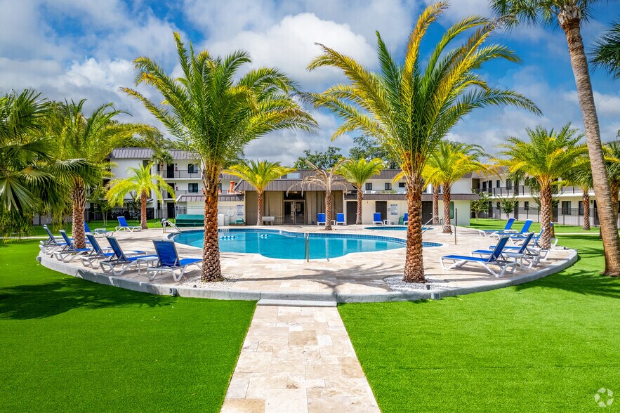 2025 Rogers St, Clearwater, FL à vendre - Photo du bâtiment - Image 2 de 18