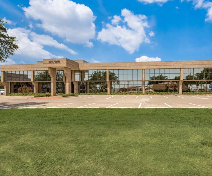 9304 Forest Ln, Dallas, TX à louer - Photo du bâtiment - Image 2 de 5