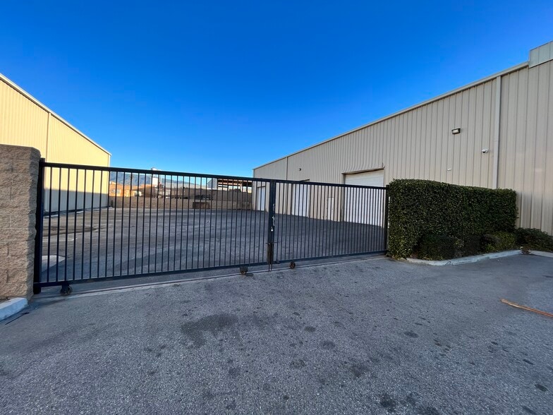 14662 El Molino St, Fontana, CA à vendre - Photo du bâtiment - Image 2 de 14