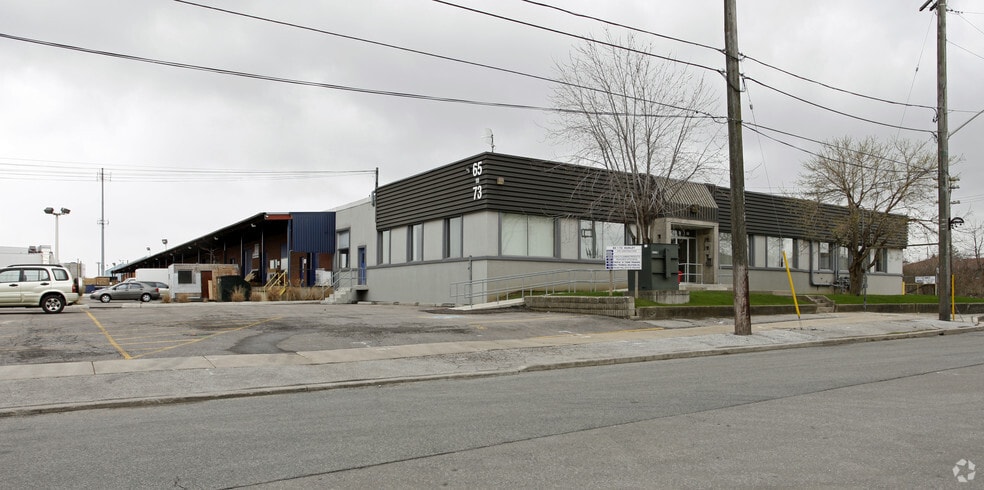 65-73 Huxley Rd, Toronto, ON for lease - Primary Photo - Image 1 of 2