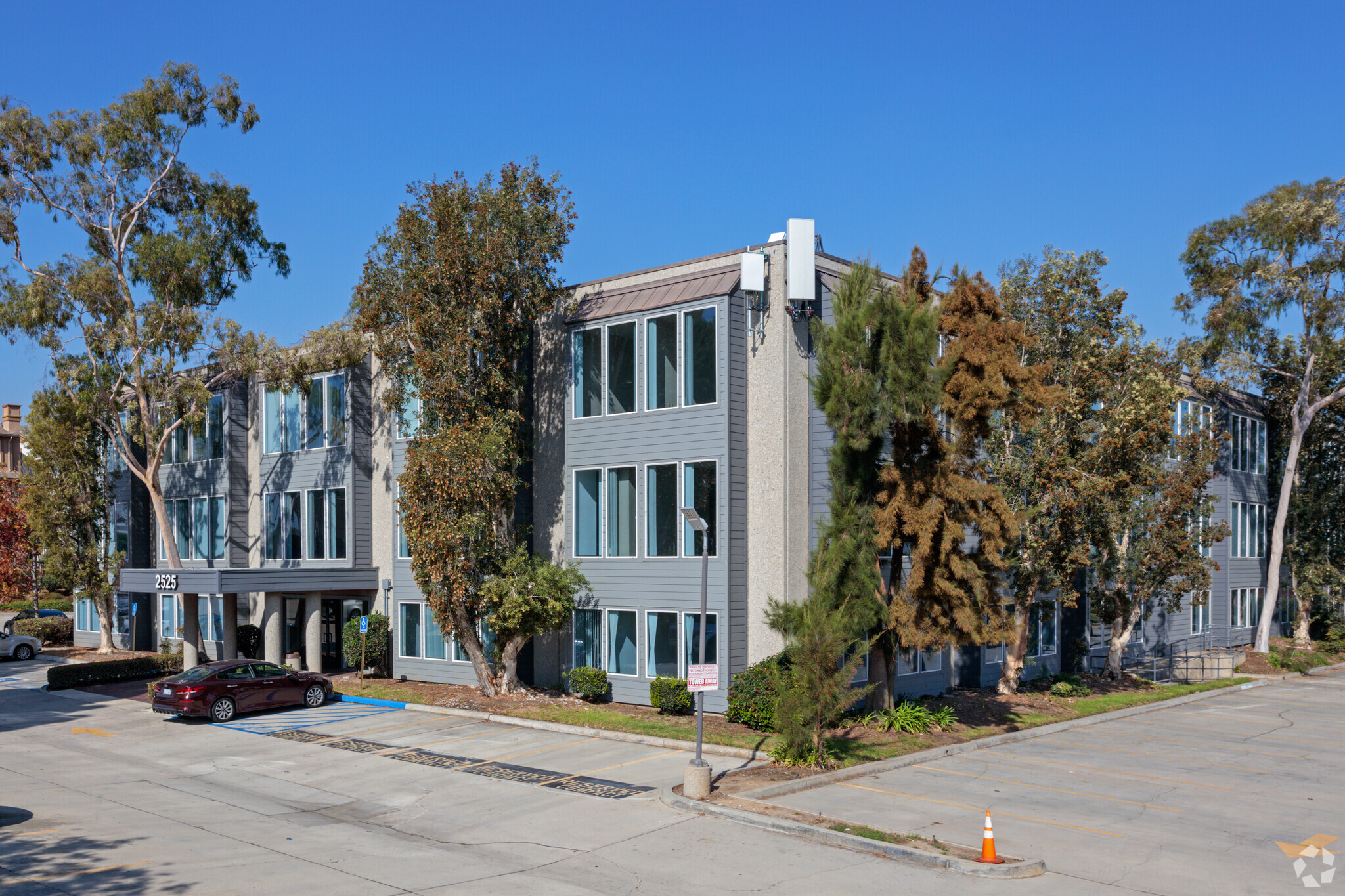 2525 Cherry Ave, Signal Hill, CA for sale Primary Photo- Image 1 of 12