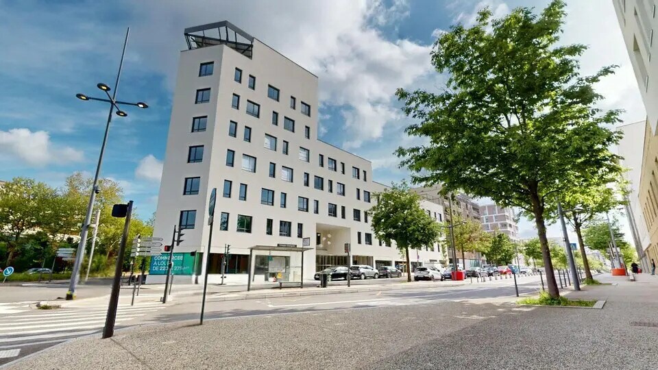 Retail in Lyon for sale Building Photo- Image 1 of 13