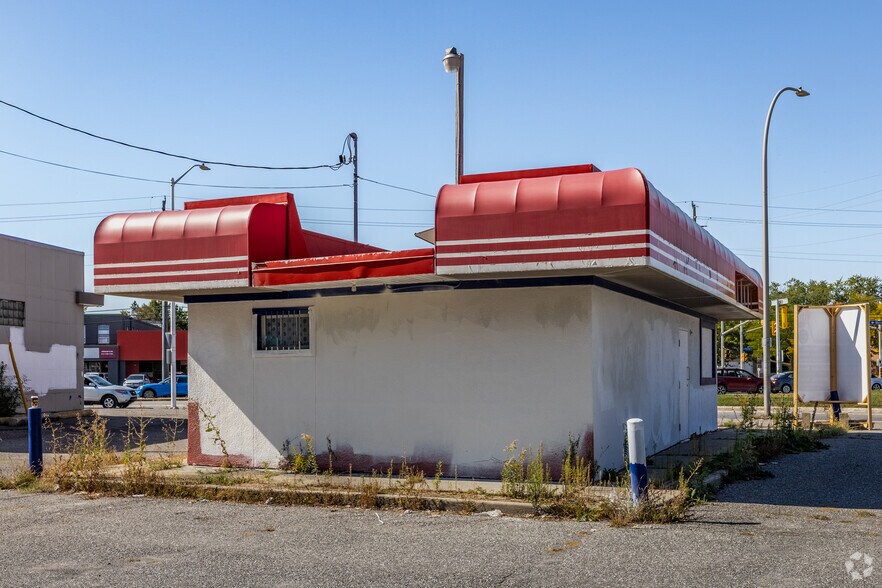 1503 Merivale Rd, Ottawa, ON à louer - Photo du bâtiment - Image 2 de 2
