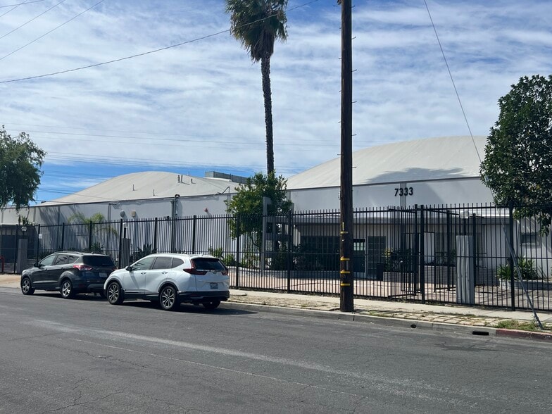 7333 Radford Ave, North Hollywood, CA for lease - Building Photo - Image 3 of 12