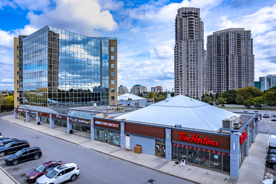 30 Eglinton Ave W, Mississauga, ON à louer - Photo du bâtiment - Image 2 de 8