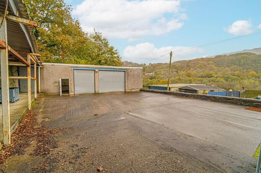 24 Cae Gorlan St, Newport à vendre - Photo du bâtiment - Image 2 de 42