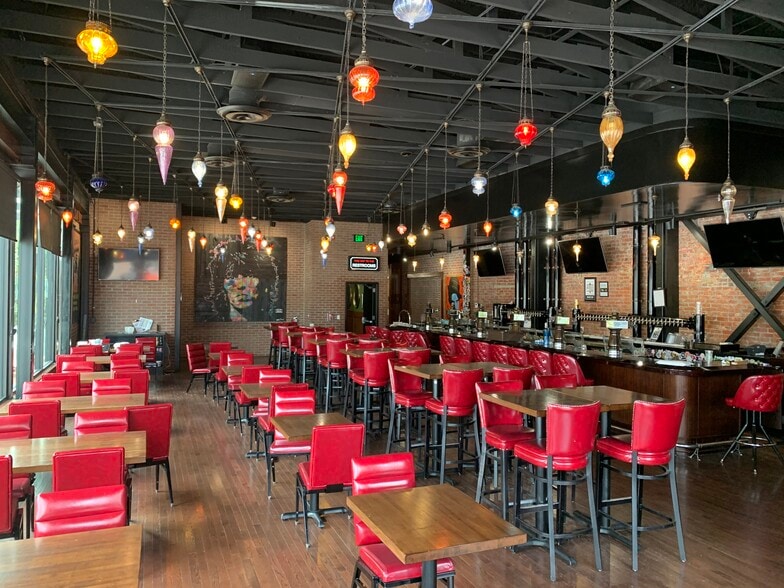 401-411 Westport Rd, Kansas City, MO for lease - Building Photo - Image 2 of 43