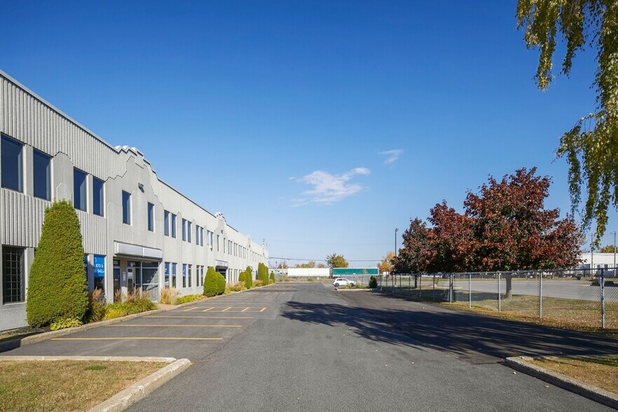 715 Rue Delage, Longueuil, QC à louer - Photo du bâtiment - Image 3 de 9