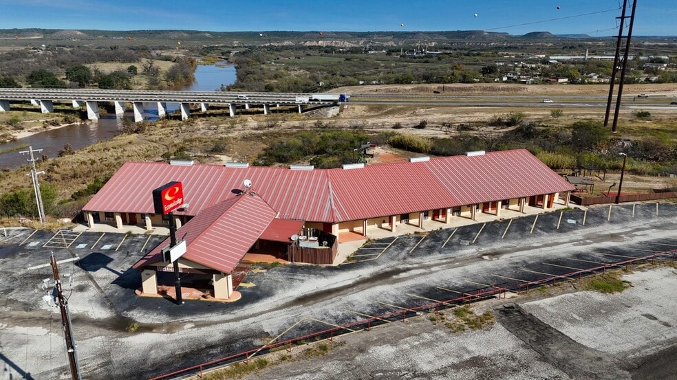 111 Martinez St, Junction, TX for sale - Building Photo - Image 1 of 14