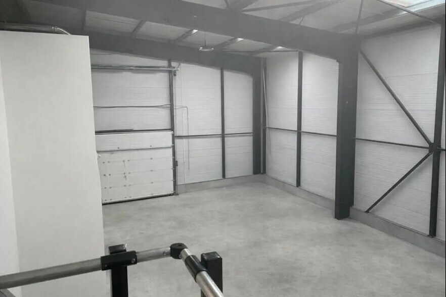 Office in Auray for lease - Building Photo - Image 3 of 10