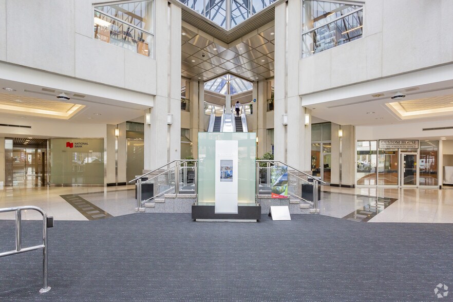 321 6th Ave SW, Calgary, AB à louer - Hall d’entrée - Image 3 de 5