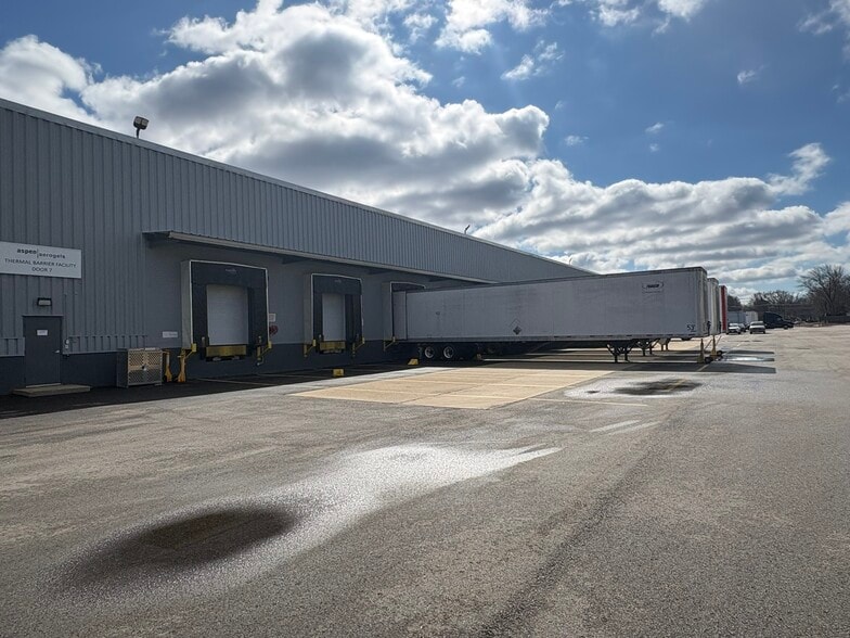 10 New Rd, Rumford, RI for lease - Building Photo - Image 3 of 17