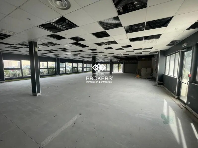 Retail in Éguilles for lease Interior Photo- Image 1 of 5