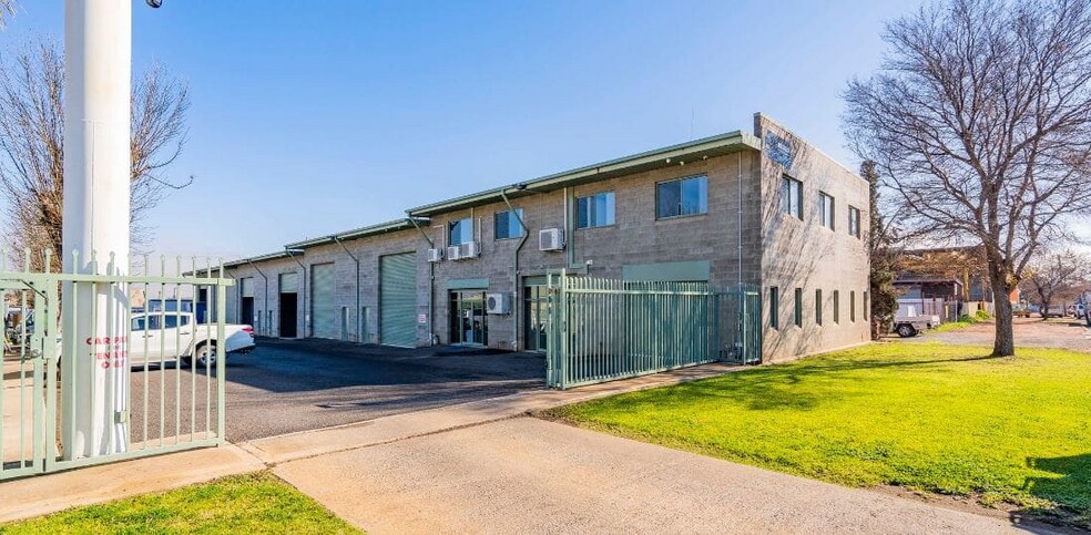 11-13 Belah St, Leeton for lease - Primary Photo - Image 1 of 2