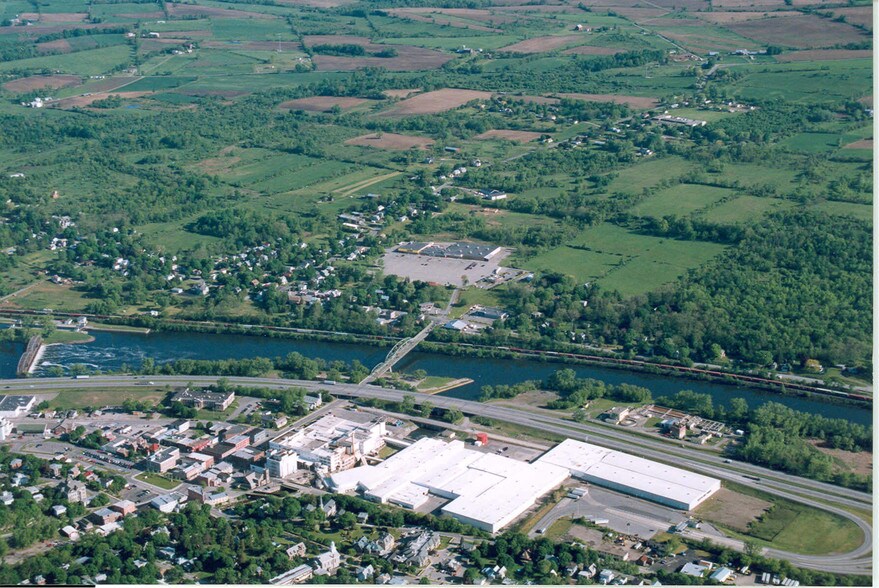 38-68 Dutch Town Plz, Palatine Bridge, NY à louer - Photo du bâtiment - Image 2 de 2