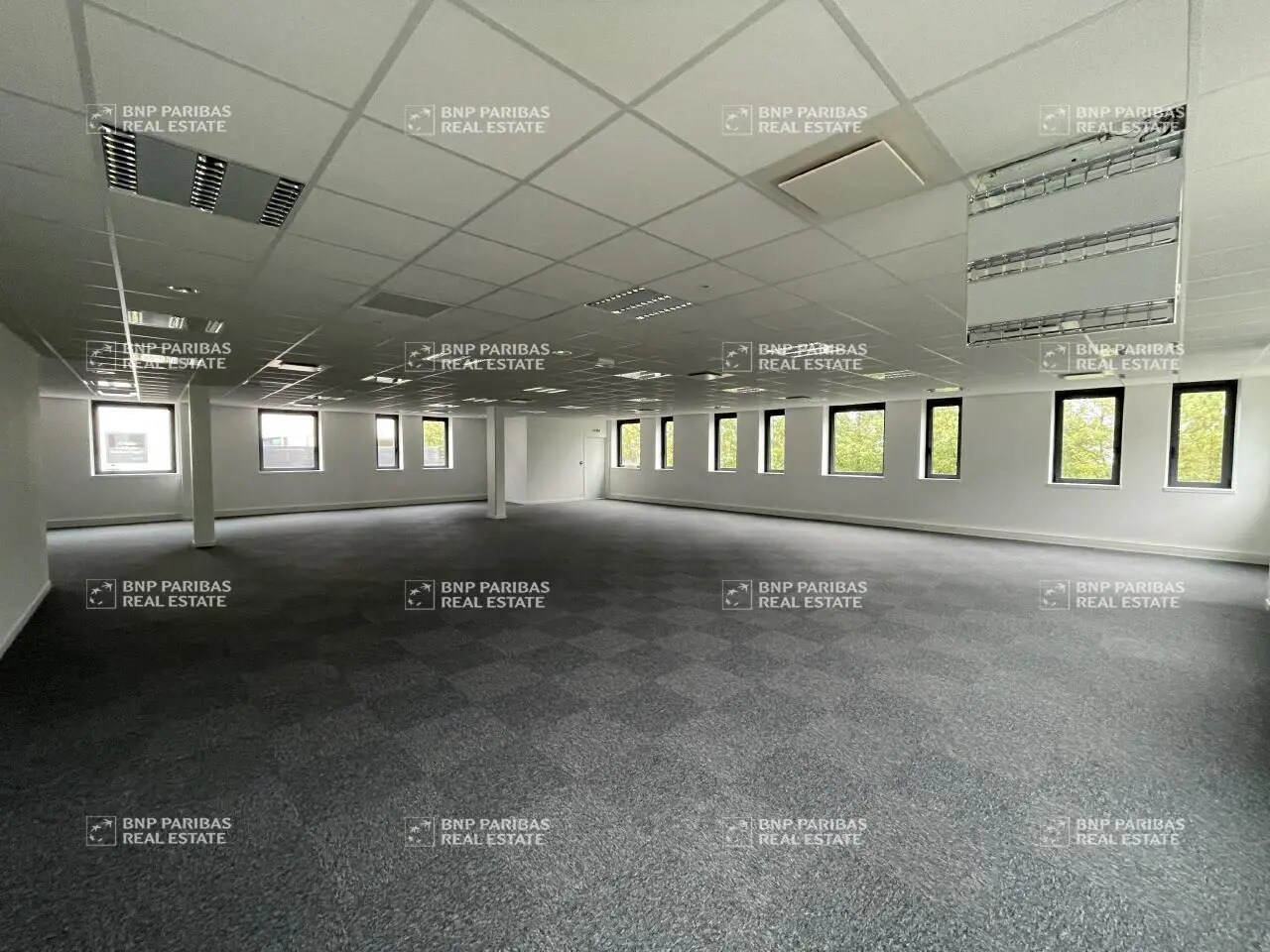 11 Impasse Serge Reggiani, Saint-Herblain for lease Interior Photo- Image 1 of 6