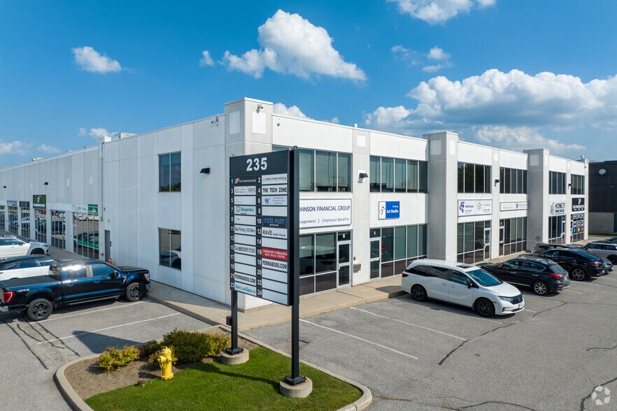 235 Industrial Pky S, Aurora, ON à louer - Photo du bâtiment - Image 2 de 5