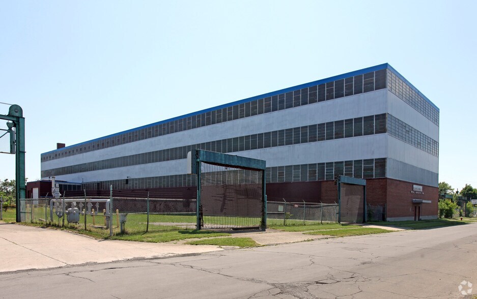 631 Northland Ave, Buffalo, NY à louer - Photo du bâtiment - Image 2 de 6
