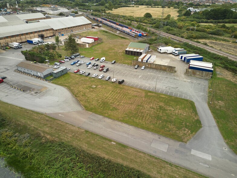 Road and Rail Distribution Centre, Queen Adelaide Way, Ely à louer - Aérien - Image 3 de 9