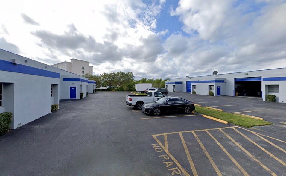 13552-13558 SW 129th St, Miami, FL à louer - Photo du bâtiment - Image 2 de 14