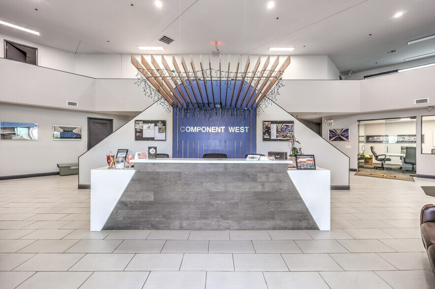 353 Pilot Rd, Las Vegas, NV à vendre - Photo du bâtiment - Image 2 de 14