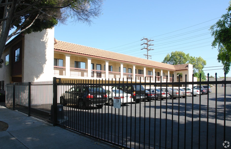 644 W Broadway, Glendale, CA for lease - Building Photo - Image 2 of 9