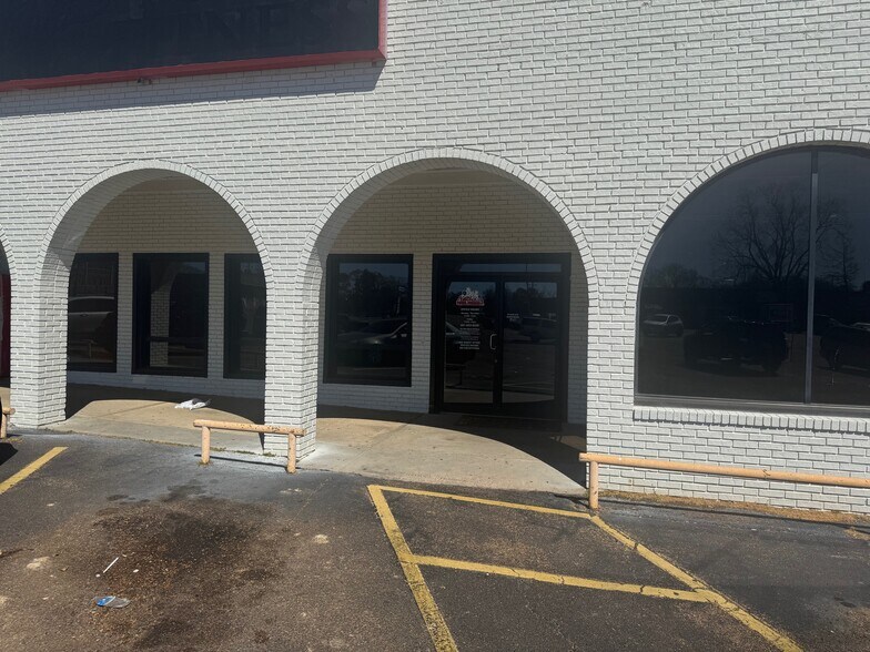 29 Sgt Prentiss Dr, Natchez, MS for lease - Building Photo - Image 1 of 4