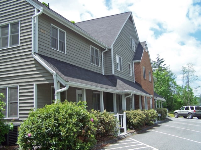 1064 Meadowview Dr, Boone, NC for lease - Building Photo - Image 3 of 3