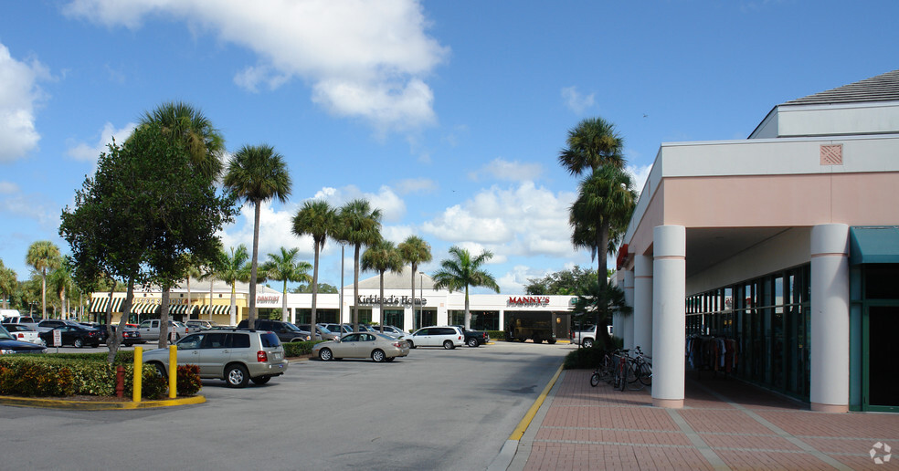 2100-2184 Tamiami Trl N, Naples, FL à louer - Photo du bâtiment - Image 3 de 8