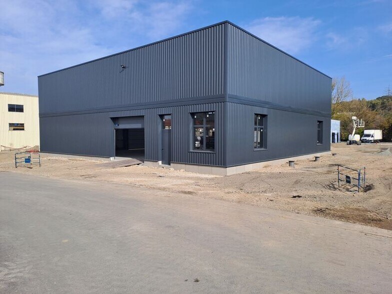 Flex in Neuville-sur-Saône for lease - Building Photo - Image 1 of 3