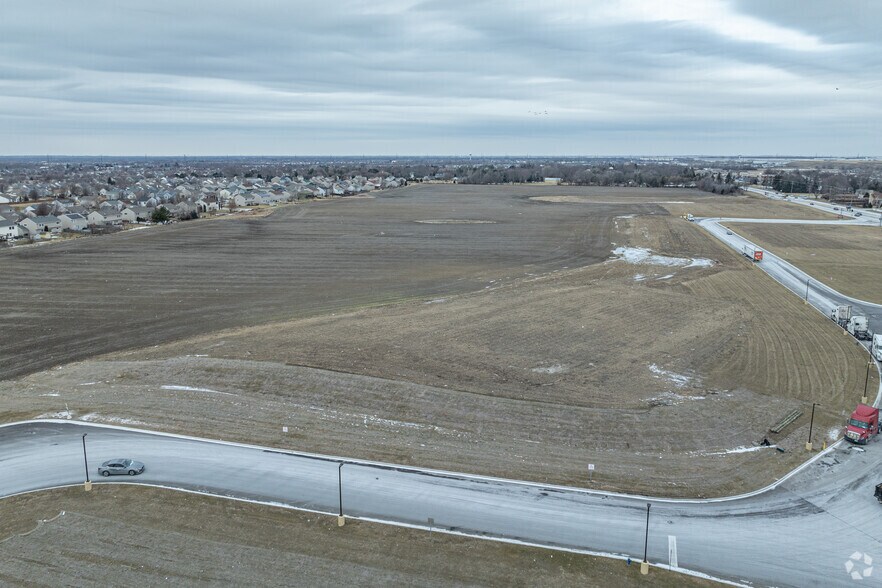16664 Weber Rd, Crest Hill, IL for lease - Primary Photo - Image 1 of 3