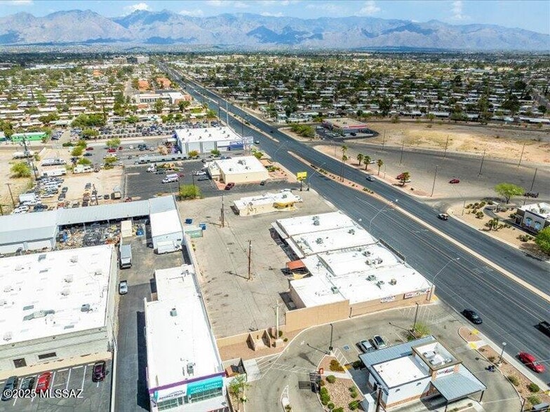 1106-1130 S Wilmot Rd, Tucson, AZ for sale - Building Photo - Image 2 of 4