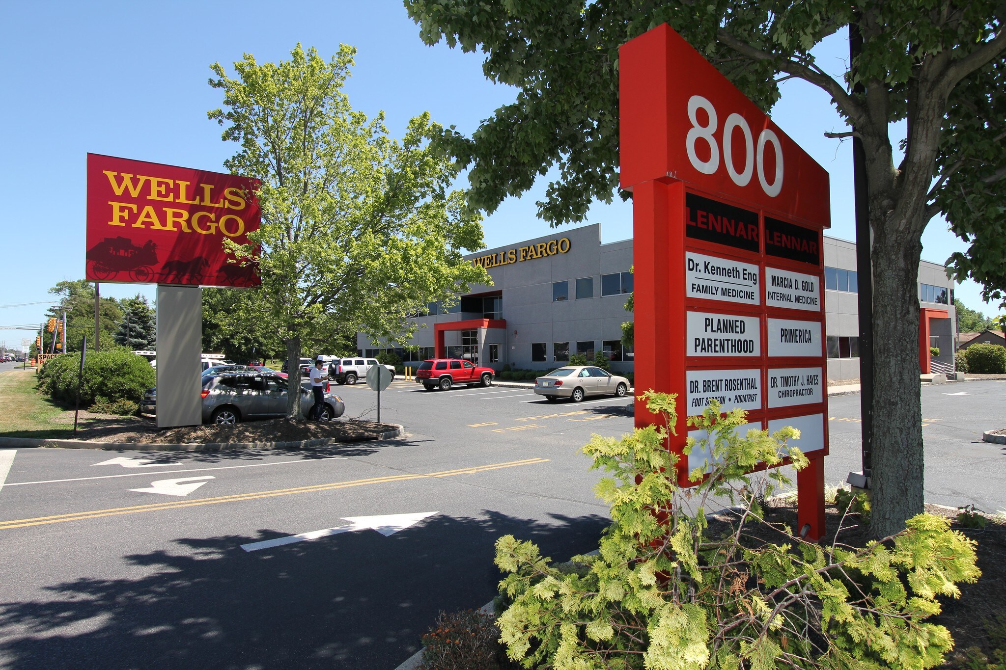 800 W Main St, Freehold, NJ à louer Photo du bâtiment- Image 1 de 7