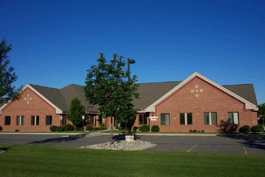 3695 Okemos Rd, Okemos, MI à louer - Photo du bâtiment - Image 1 de 3