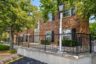 610 W Roosevelt Rd, Wheaton, IL for lease Interior Photo- Image 1 of 10