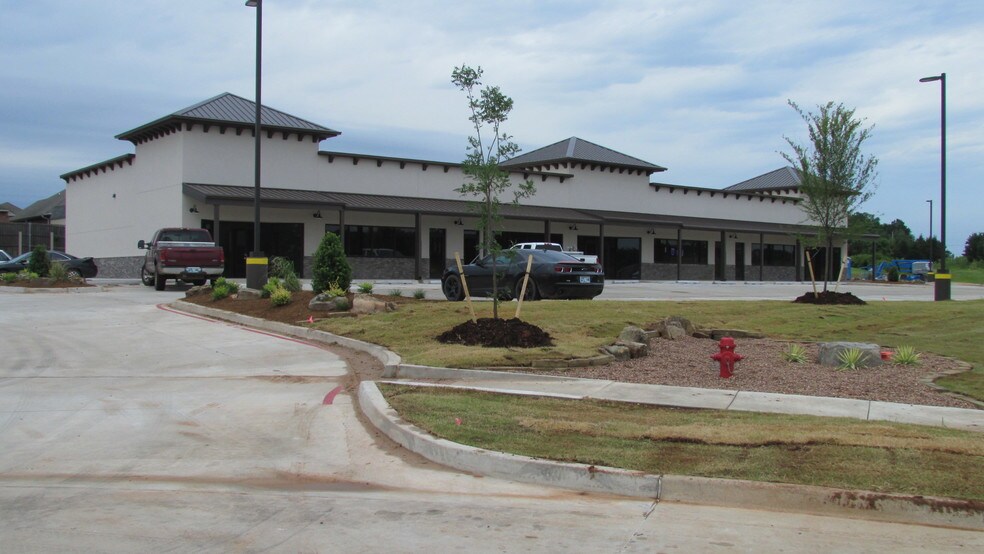 1049 Vision Blvd, Shawnee, OK à louer - Photo du bâtiment - Image 3 de 9