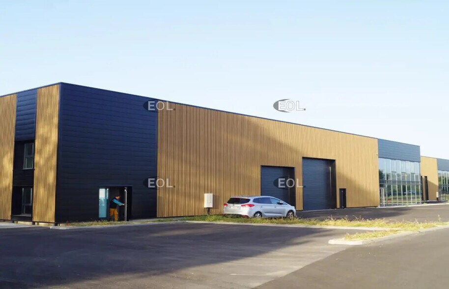 Flex dans Ambérieux à louer - Photo du bâtiment - Image 3 de 6