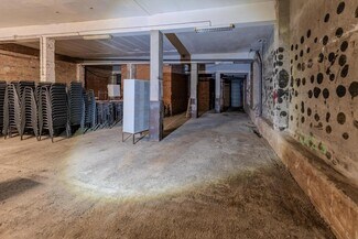 Plus de détails pour Multi-résidentiel à vendre